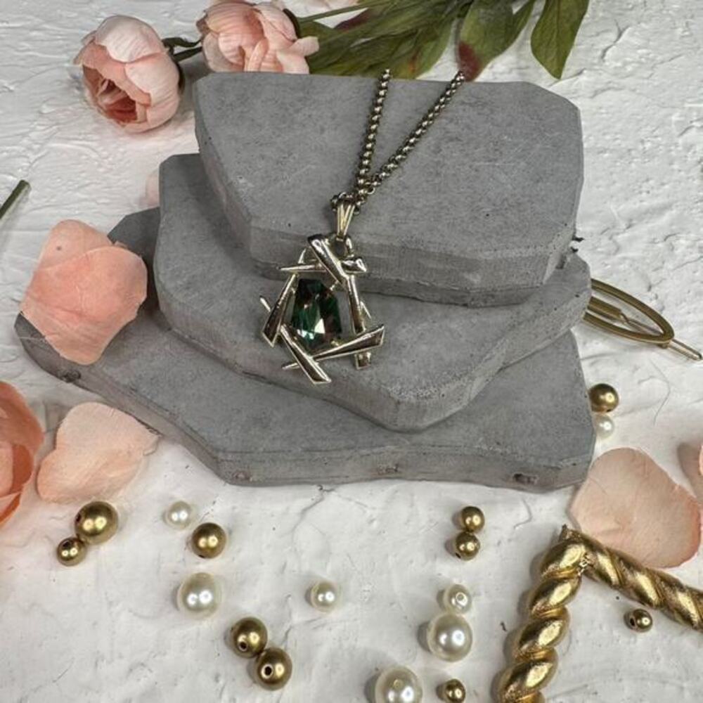 Sarah Coventry Watermelon Crystal Pendant Necklace Gold Tone Vintage Asian Motif